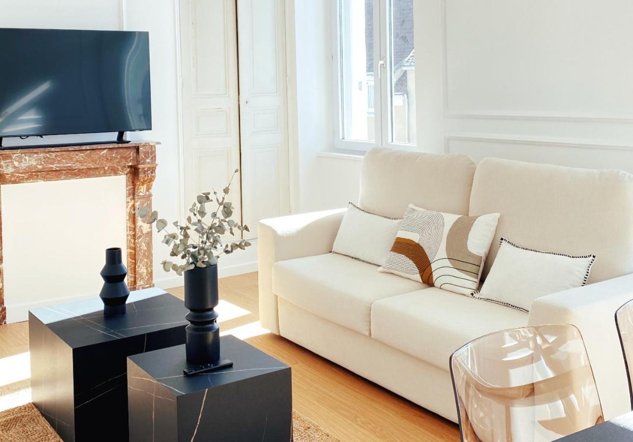 Le Haussmann ⸱ Stationnement Gratuit ⸱ Fibre Apartment Déols Exterior photo